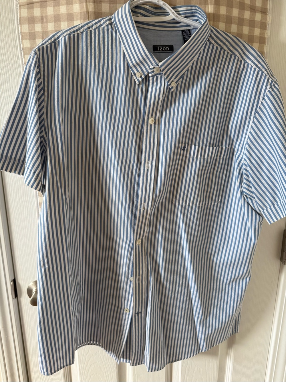 IZOD Men’s Blue & White Striped Short-Sleeve Button-Down Shirt